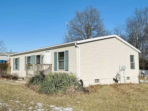 316 Maple St, Walkerton, IN 46574 photo 3