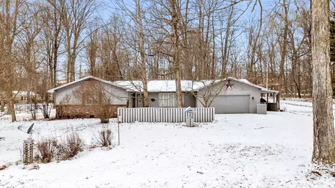 2689 S Southwood Dr, Warsaw, IN 46580