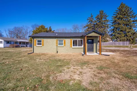 303 W Certain St, Owensville, IN 47665