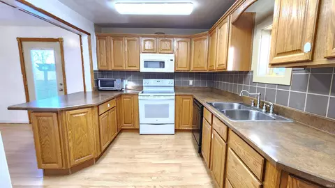 8582 S 300 E Rd, Hamlet, IN 46532 photo 4