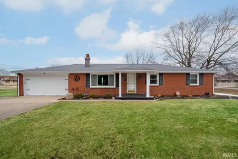 374 E 1000 N Rd, Alexandria, IN 46001