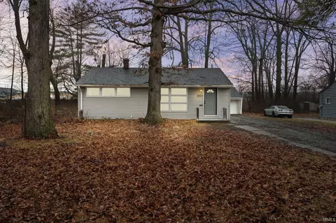 2521 Marcy Ln, Fort Wayne, IN 46806