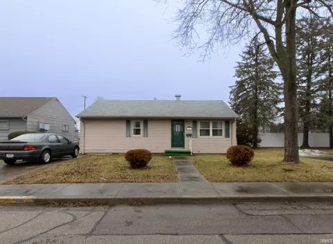 447 Elm St, Winchester, IN 47394