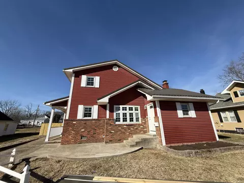 225 S Jackson St, Oakland City, IN 47660