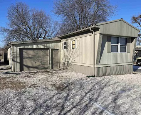 211 S Fourth Ave, Haubstadt, IN 47639