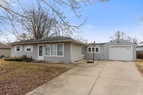 1918 Robin Dr, Warsaw, IN 46580