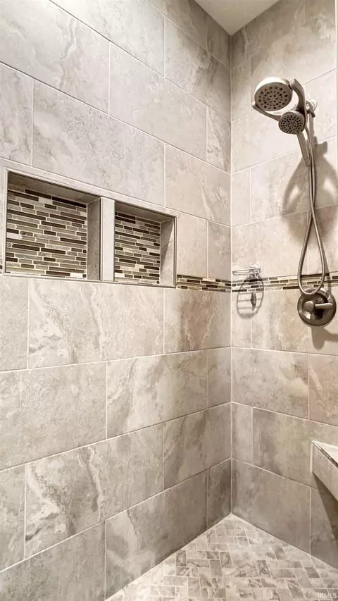Bath - 4165 E Walnut Ridge Loop, Brookston, IN 47923 photo 2 of 4