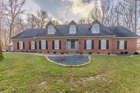 10730 Coach Light Dr, Evansville, IN 47725