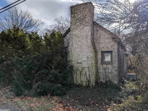 913 W 11th St, Bloomington, IN 47404
