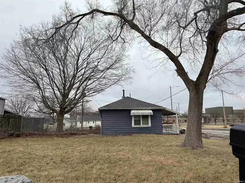 537 E Main St, Butler, IN 46721 photo 2