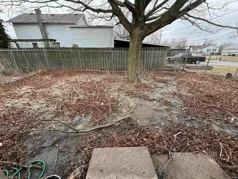537 E Main St, Butler, IN 46721 photo 5