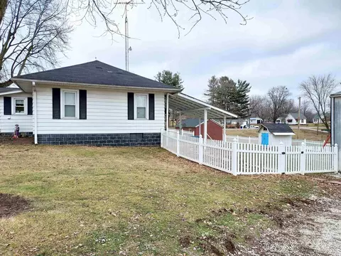 301 Elnora St, Odon, IN 47562 photo 2