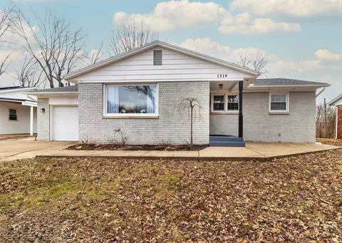 1319 Genesta Dr, Evansville, IN 47720