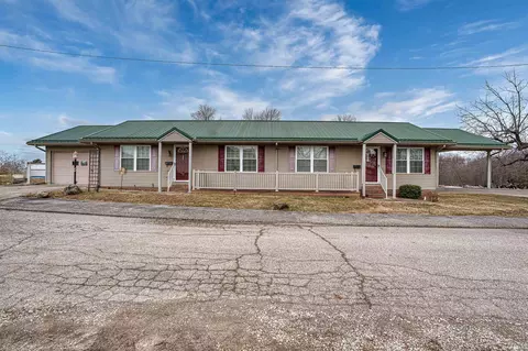 530 S Alfrell St, Oakland City, IN 47660