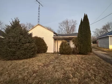 702 N West St, Winchester, IN 47394