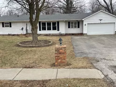 704 W Toledo St, Fremont, IN 46737