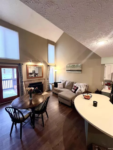 3942 Eagle Bay Dr, Bloomington, IN 47401 photo 4