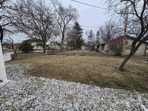 1002 E 1st St, Auburn, IN 46706 photo 17