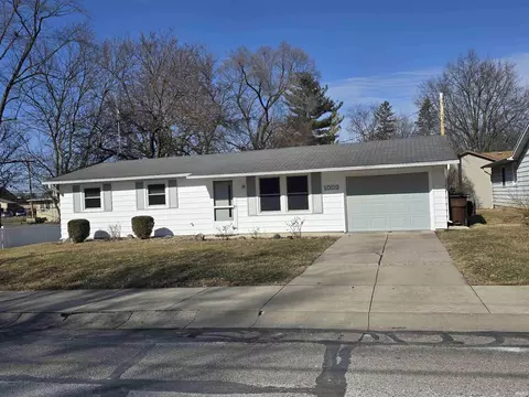 1002 E 1st St, Auburn, IN 46706 photo 2