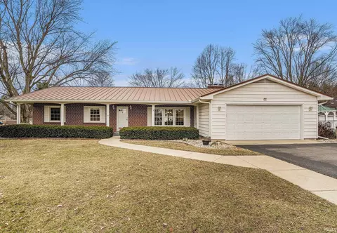 137 E Pleasant St, Etna Green, IN 46524