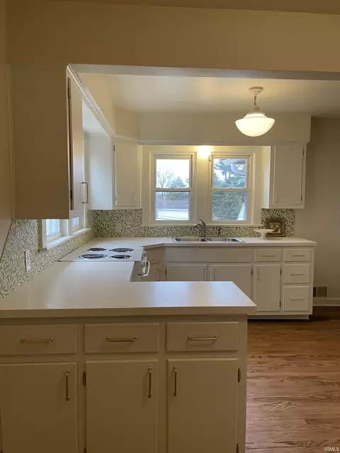 Kitchen - 926 Macarthur Street St, Jasper, IN 47546 photo 1 of 3