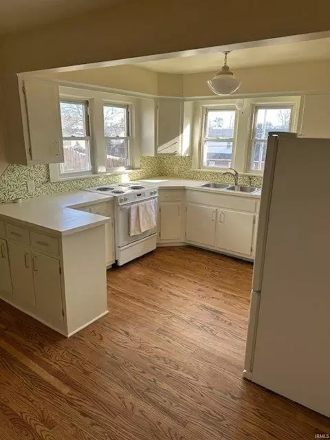 Kitchen - 926 Macarthur Street St, Jasper, IN 47546 photo 2 of 3