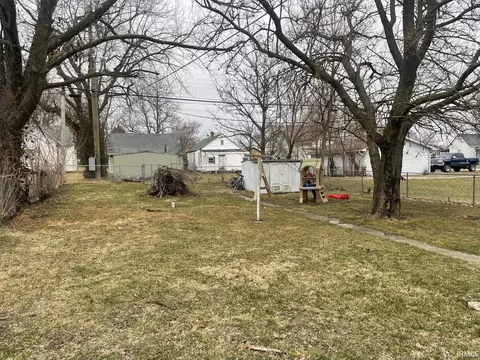 Exterior - 609 W Grissom Ave, Mitchell, IN 47446 photo 3 of 4
