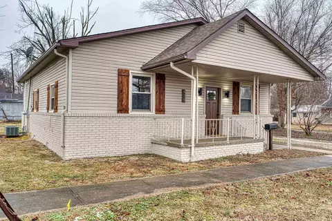 439 Walnut St, Oakland City, IN 47660