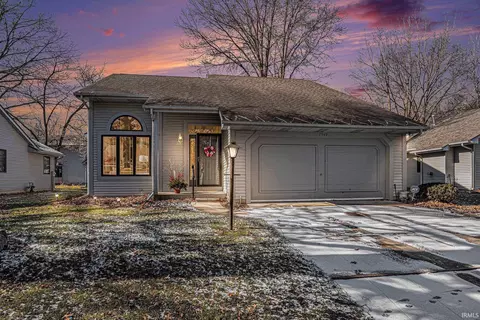 1949 Creekbank Ln, South Bend, IN 46635