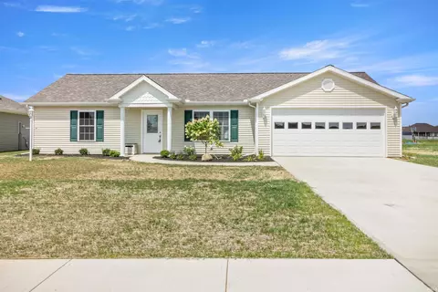 66 Cobblestone Blvd, Gas City, IN 46933