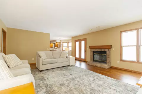 51180 Oak Lined Dr, Granger, IN 46530 photo 8