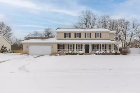 51180 Oak Lined Dr, Granger, IN 46530 photo 2