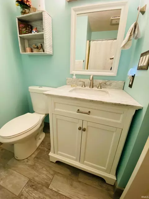 Bath - 4630 Bern Strasse, Jasper, IN 47546 photo 2 of 4