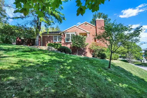 2656 E Windermere Woods Dr, Bloomington, IN 47401