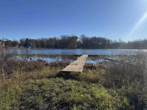 360 Lake Trl, Lakeville, IN 46536