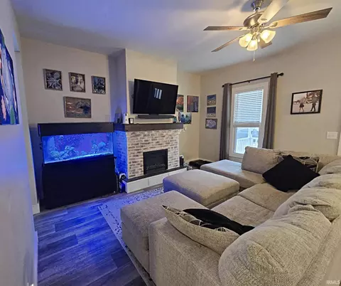 1209 E Walnut St, Washington, IN 47501 photo 2
