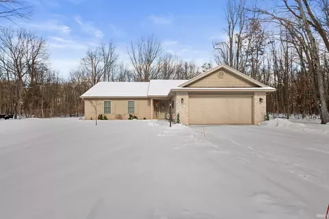 2028 Woodland Estates Dr, Elkhart, IN 46514