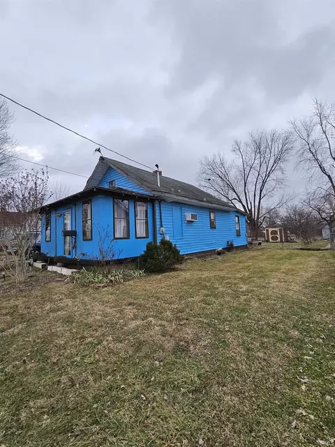 634 W Division St, Oakland City, IN 47660