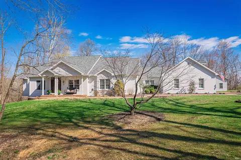 1720 Woodland Hills Dr, Evansville, IN 47725