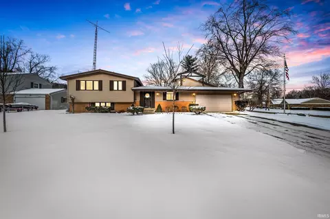 2 Surrey Ln, Elkhart, IN 46514