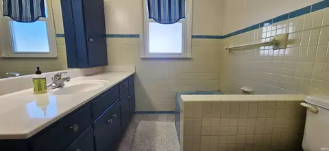 215 E 4th St, Mount Carmel, IL 62863 photo 12