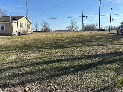 423 W College St, Oakland City, IN 47660