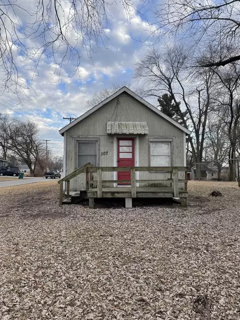 107 Arlington Ave, North Judson, IN 46366