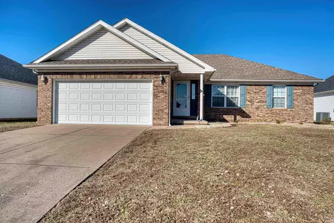 12400 Canyon Rock Dr, Evansville, IN 47725