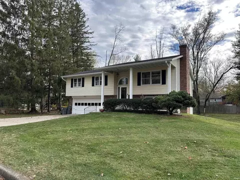 2216 S Sussex Dr, Bloomington, IN 47401