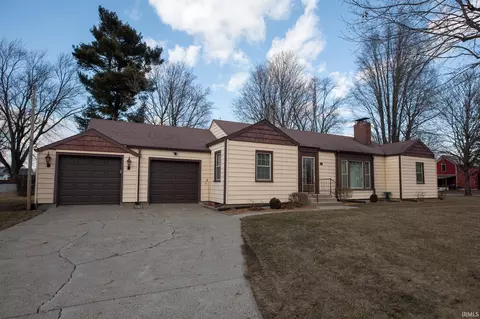 110 E Oak St, Kewanna, IN 46939