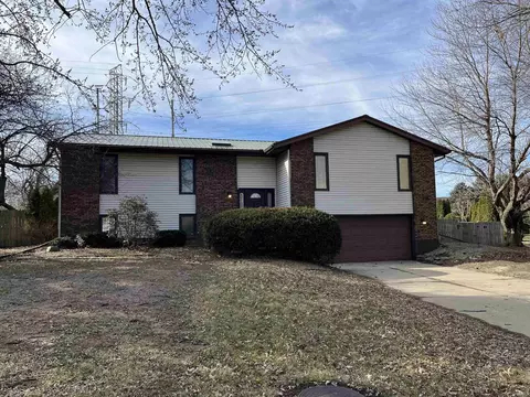 2011 Westgate Ave, Plymouth, IN 46563