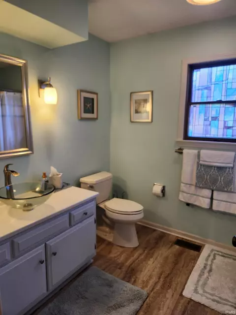Bath - 2270 E Cape Cod Rd, Bloomington, IN 47401 photo 4 of 6
