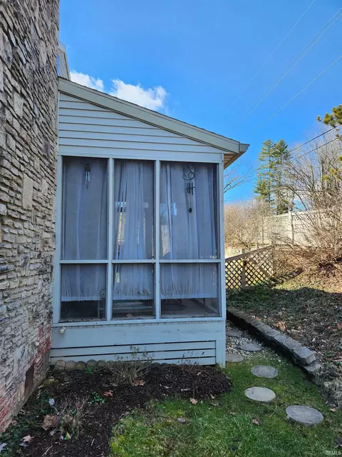 Exterior - 2270 E Cape Cod Rd, Bloomington, IN 47401 photo 2 of 9