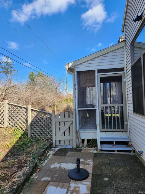 Exterior - 2270 E Cape Cod Rd, Bloomington, IN 47401 photo 3 of 9